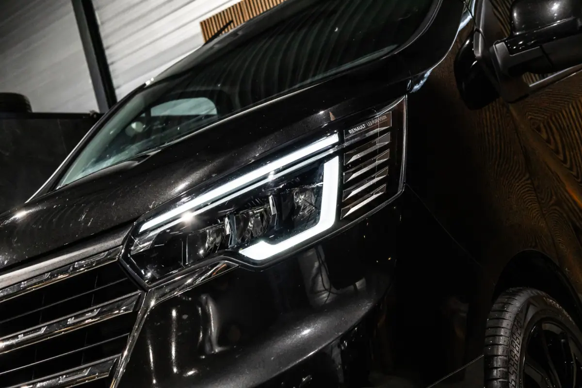 2.0 dCi 170 L2H1 DC Luxe | Marge | BTW Vrij | Dubbel cabine | Camera | Navigatie | 6-Zitter | Cruise control | Airco | Nieuwe APK | Dealer onderhouden | NAP Logisch | 1e eigenaar