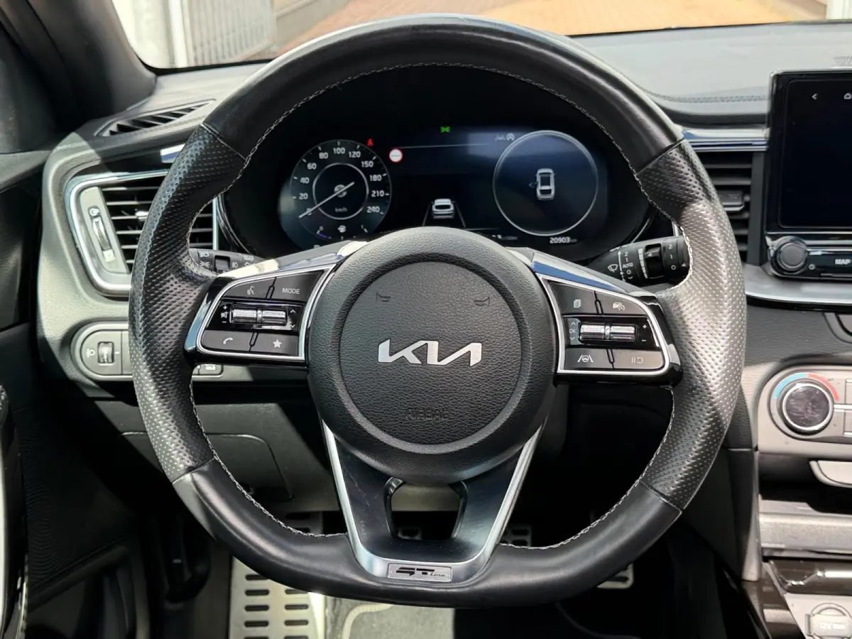 1.5 T-GDi GT-Line 1e Eigenaar | Dealer onderhouden | Open dak | Stoel & Stuur verwarming | Navigatie | Apple CarPlay & Android Auto | Fabrieksgarantie 13-10-2030 +3x 1 jaar* | NAP