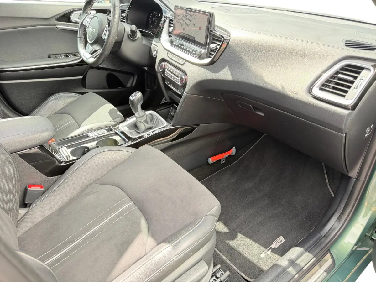 1.5 T-GDi GT-Line 1e Eigenaar | Dealer onderhouden | Open dak | Stoel & Stuur verwarming | Navigatie | Apple CarPlay & Android Auto | Fabrieksgarantie 13-10-2030 +3x 1 jaar* | NAP