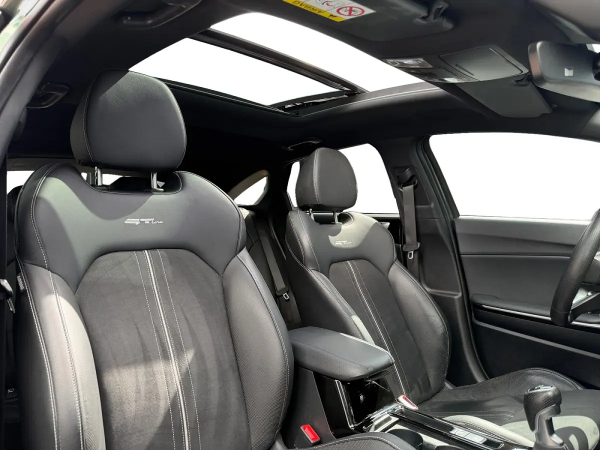 1.5 T-GDi GT-Line 1e Eigenaar | Dealer onderhouden | Open dak | Stoel & Stuur verwarming | Navigatie | Apple CarPlay & Android Auto | Fabrieksgarantie 13-10-2030 +3x 1 jaar* | NAP