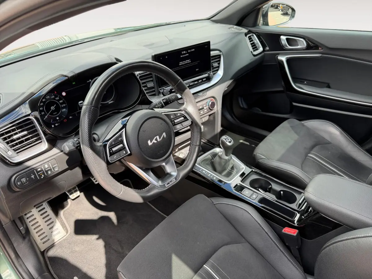 1.5 T-GDi GT-Line 1e Eigenaar | Dealer onderhouden | Open dak | Stoel & Stuur verwarming | Navigatie | Apple CarPlay & Android Auto | Fabrieksgarantie 13-10-2030 +3x 1 jaar* | NAP
