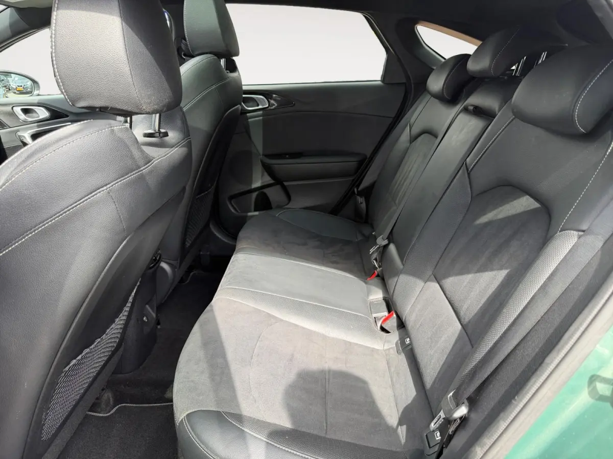 1.5 T-GDi GT-Line 1e Eigenaar | Dealer onderhouden | Open dak | Stoel & Stuur verwarming | Navigatie | Apple CarPlay & Android Auto | Fabrieksgarantie 13-10-2030 +3x 1 jaar* | NAP