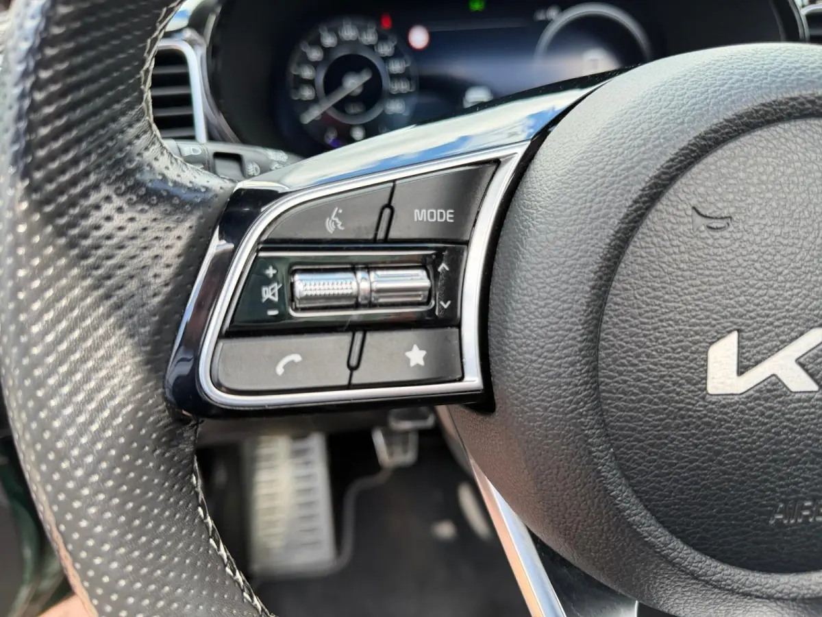 1.5 T-GDi GT-Line 1e Eigenaar | Dealer onderhouden | Open dak | Stoel & Stuur verwarming | Navigatie | Apple CarPlay & Android Auto | Fabrieksgarantie 13-10-2030 +3x 1 jaar* | NAP