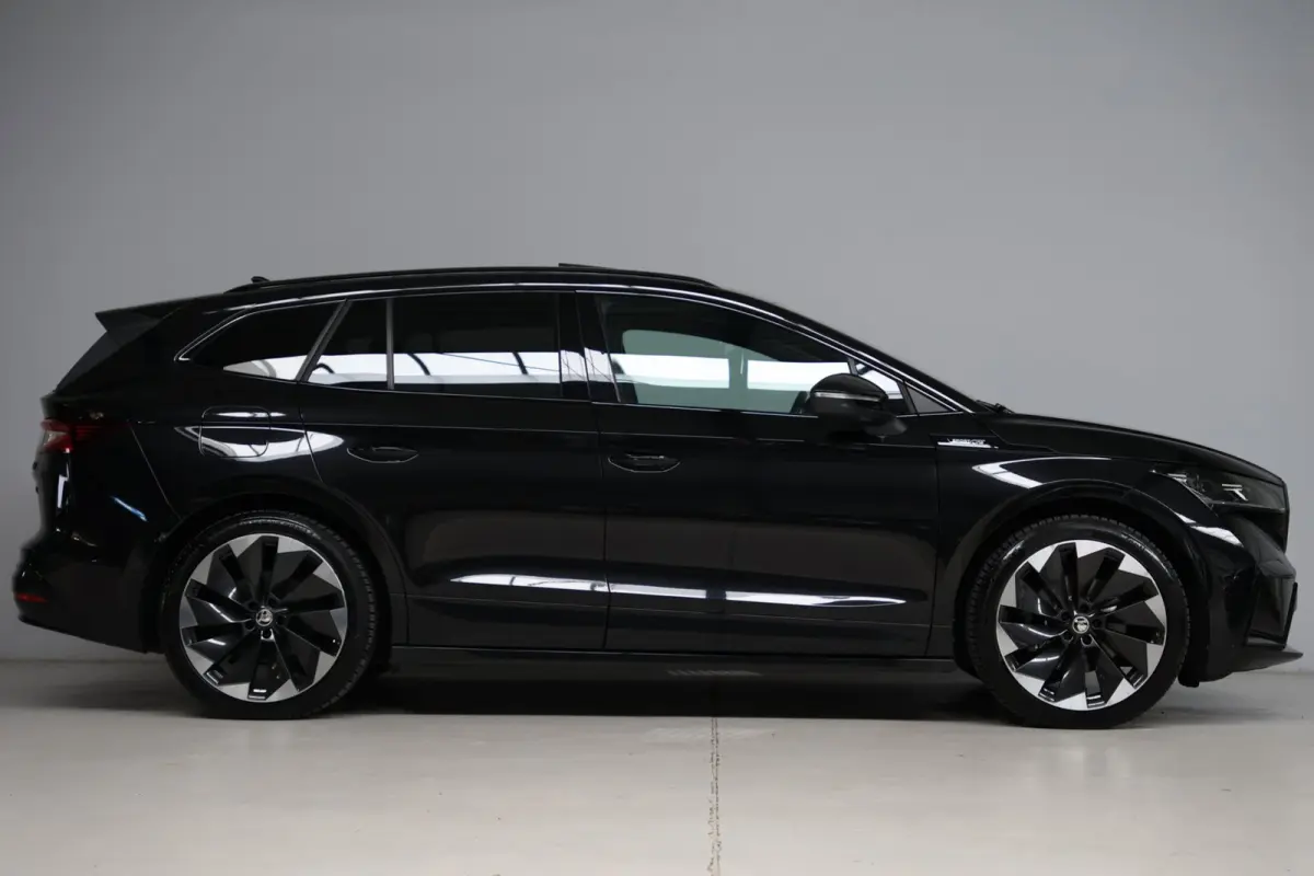 80 Sportline | panoramadak | adap. cruise | keyless entry | rijstrooksensor | apple carplay | camera | 1e eig | BTW
