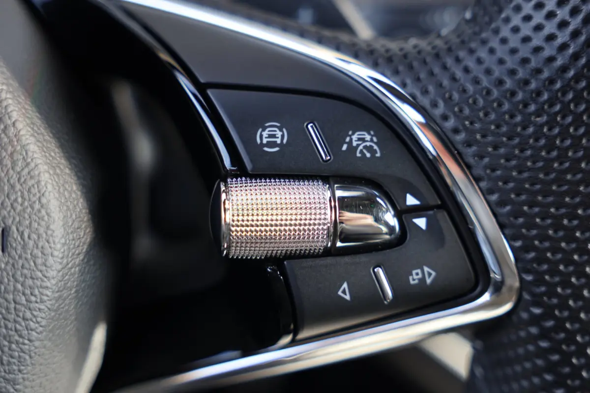 80 Sportline | panoramadak | adap. cruise | keyless entry | rijstrooksensor | apple carplay | camera | 1e eig | BTW