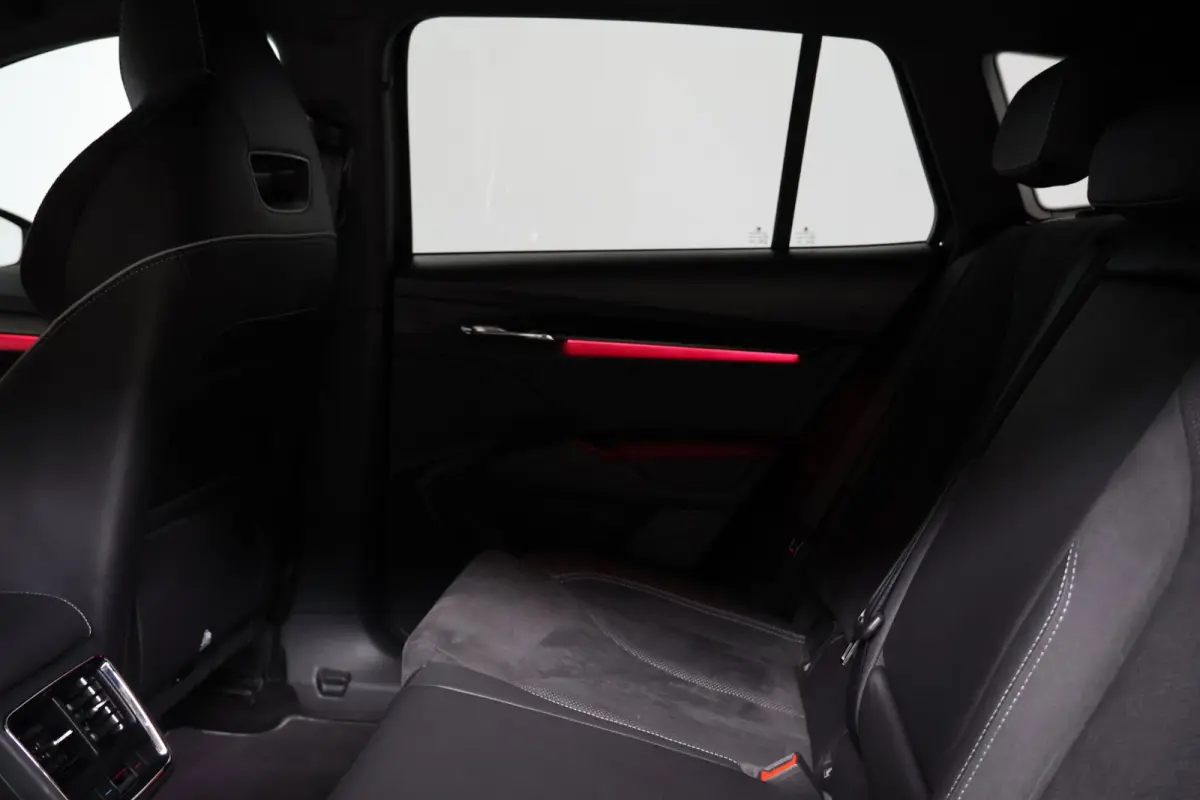 80 Sportline | panoramadak | adap. cruise | keyless entry | rijstrooksensor | apple carplay | camera | 1e eig | BTW