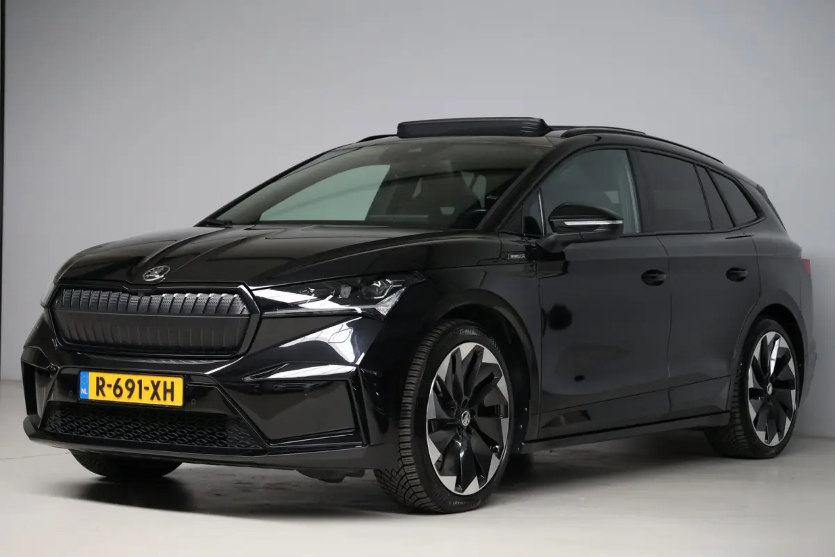 80 Sportline | panoramadak | adap. cruise | keyless entry | rijstrooksensor | apple carplay | camera | 1e eig | BTW