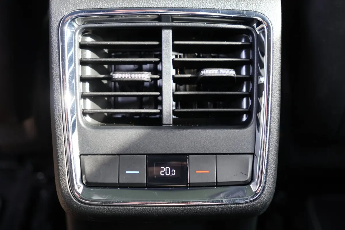 80 Sportline | panoramadak | adap. cruise | keyless entry | rijstrooksensor | apple carplay | camera | 1e eig | BTW