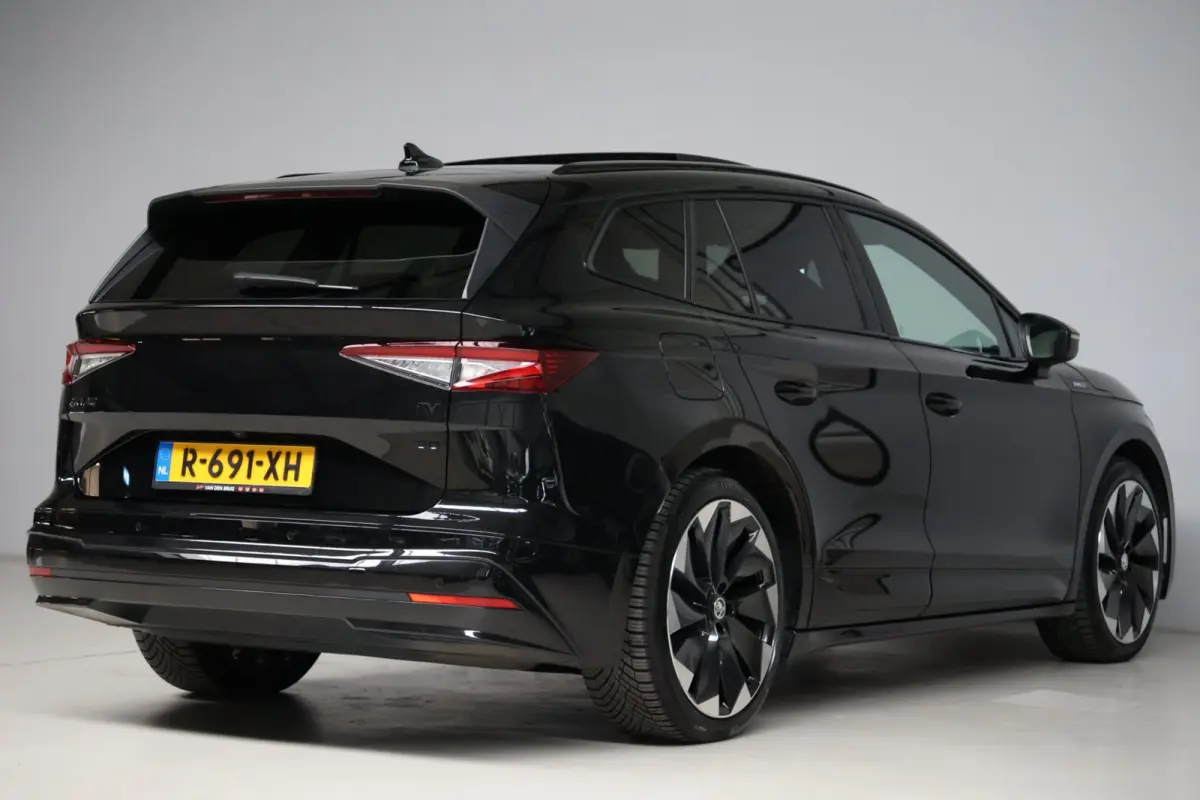 80 Sportline | panoramadak | adap. cruise | keyless entry | rijstrooksensor | apple carplay | camera | 1e eig | BTW