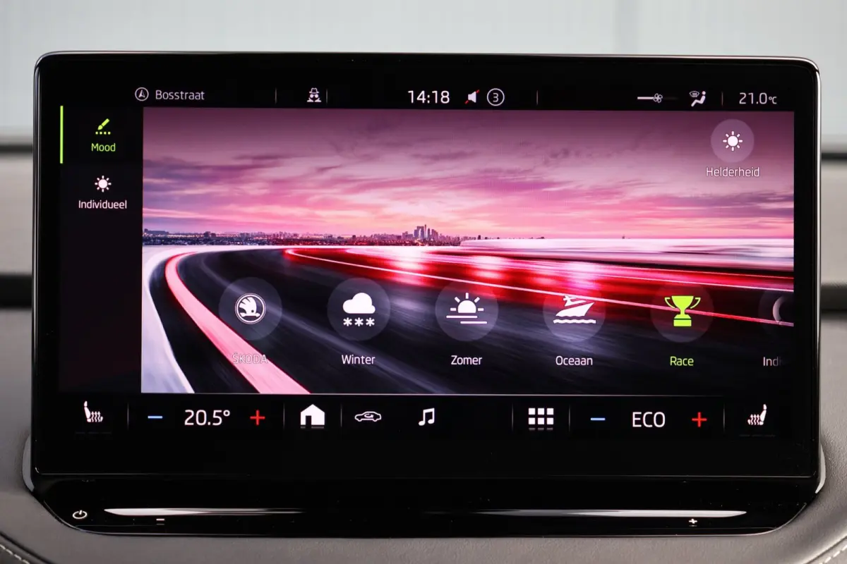 80 Sportline | panoramadak | adap. cruise | keyless entry | rijstrooksensor | apple carplay | camera | 1e eig | BTW