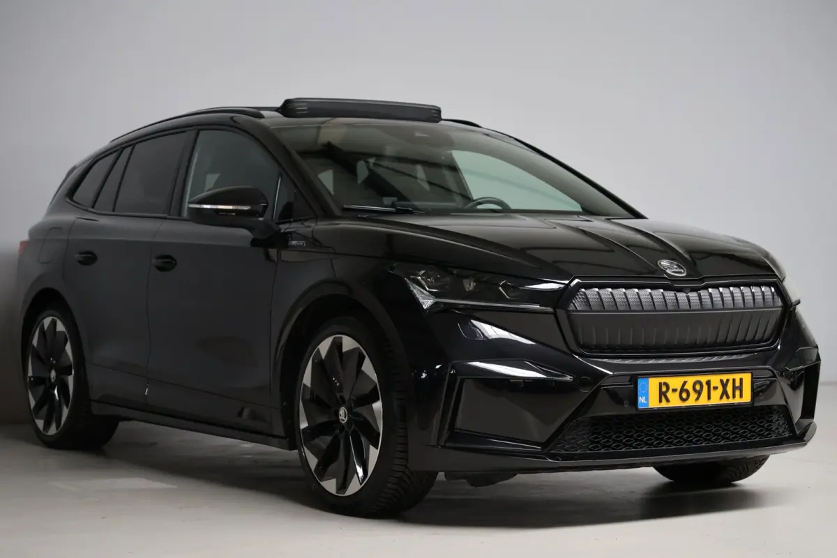 80 Sportline | panoramadak | adap. cruise | keyless entry | rijstrooksensor | apple carplay | camera | 1e eig | BTW