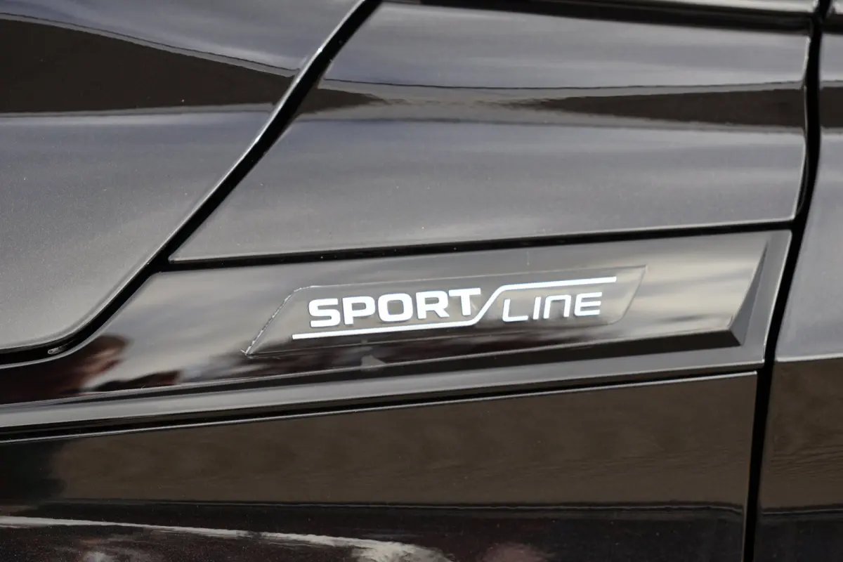 80 Sportline | panoramadak | adap. cruise | keyless entry | rijstrooksensor | apple carplay | camera | 1e eig | BTW
