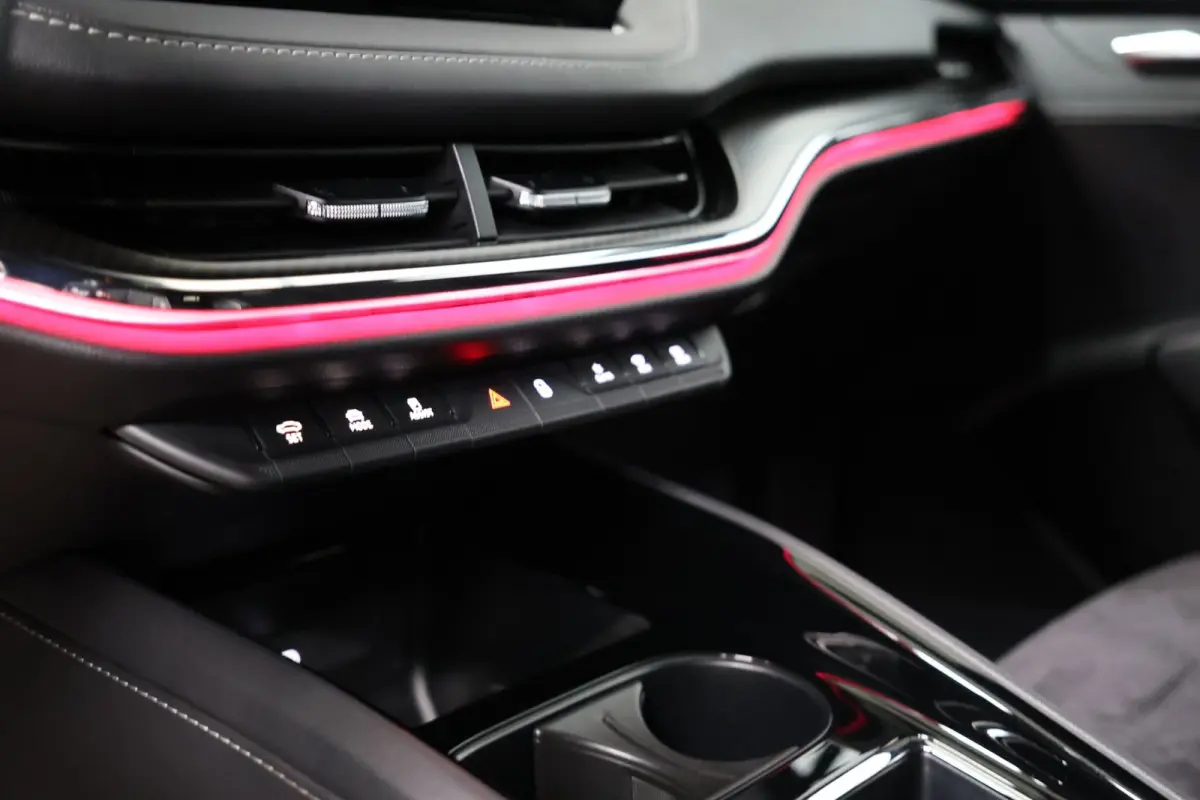 80 Sportline | panoramadak | adap. cruise | keyless entry | rijstrooksensor | apple carplay | camera | 1e eig | BTW