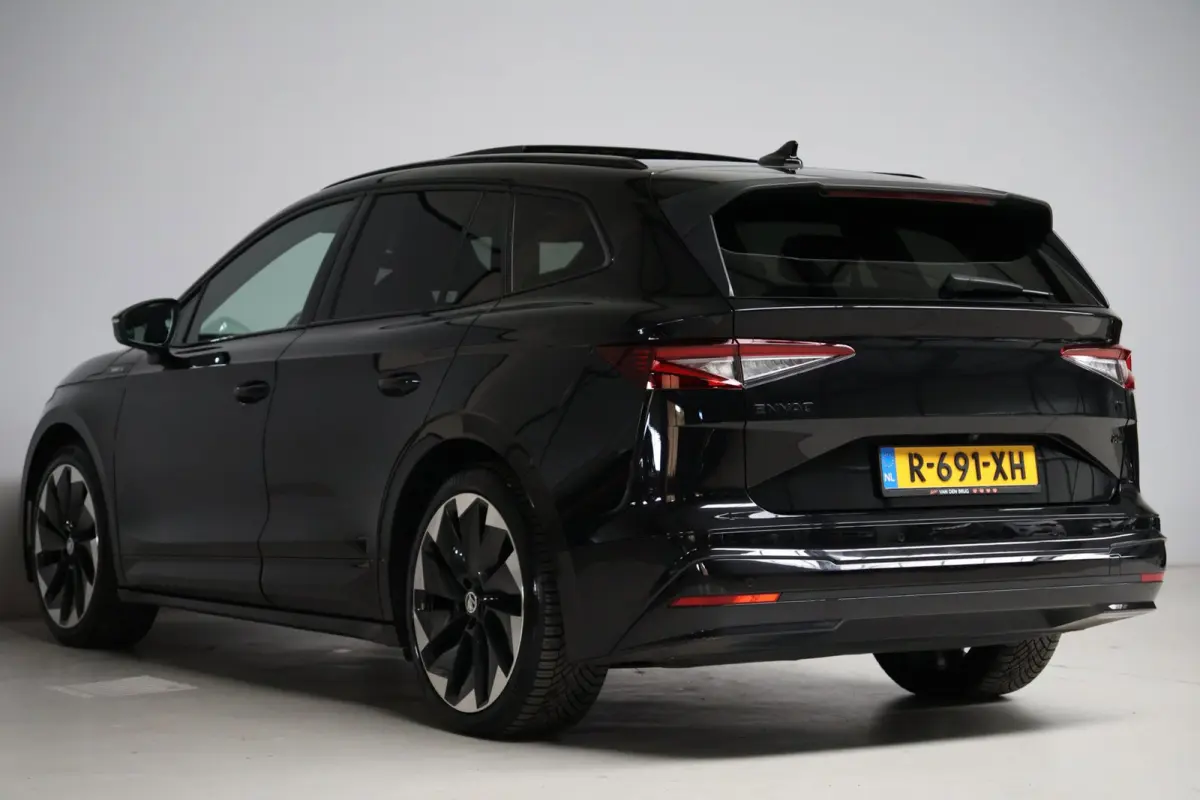 80 Sportline | panoramadak | adap. cruise | keyless entry | rijstrooksensor | apple carplay | camera | 1e eig | BTW