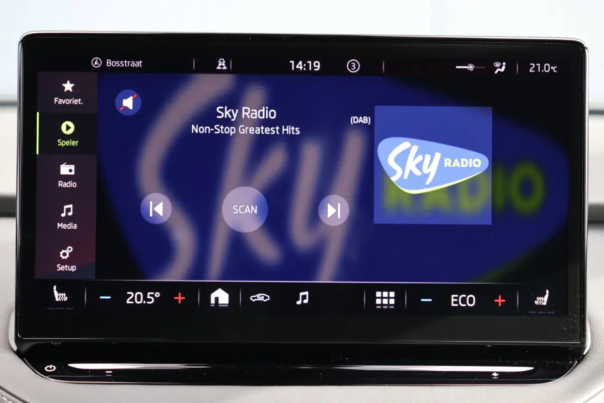80 Sportline | panoramadak | adap. cruise | keyless entry | rijstrooksensor | apple carplay | camera | 1e eig | BTW