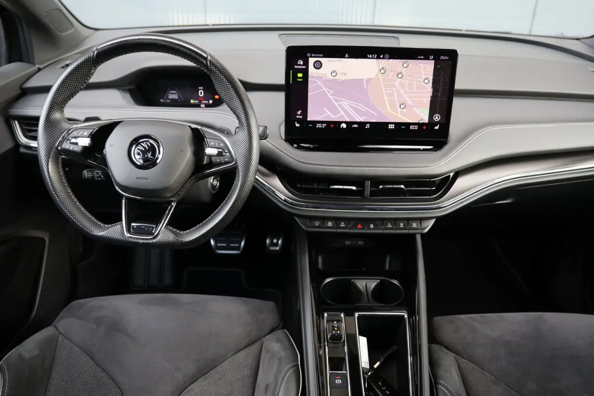 80 Sportline | panoramadak | adap. cruise | keyless entry | rijstrooksensor | apple carplay | camera | 1e eig | BTW
