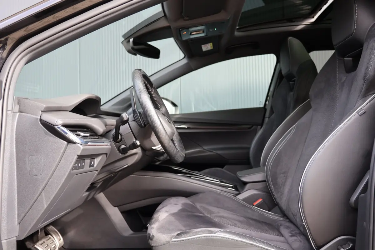 80 Sportline | panoramadak | adap. cruise | keyless entry | rijstrooksensor | apple carplay | camera | 1e eig | BTW