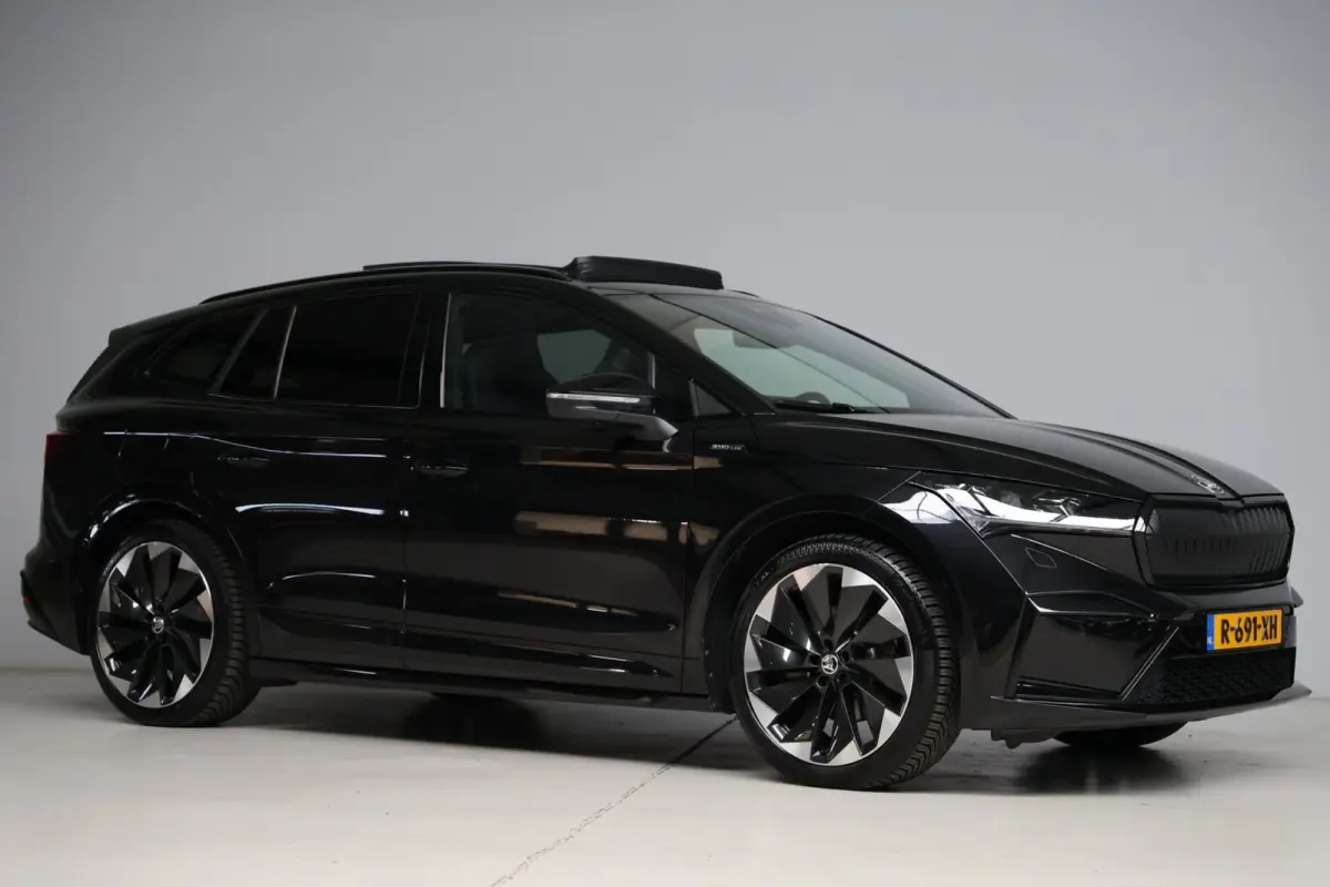 80 Sportline | panoramadak | adap. cruise | keyless entry | rijstrooksensor | apple carplay | camera | 1e eig | BTW
