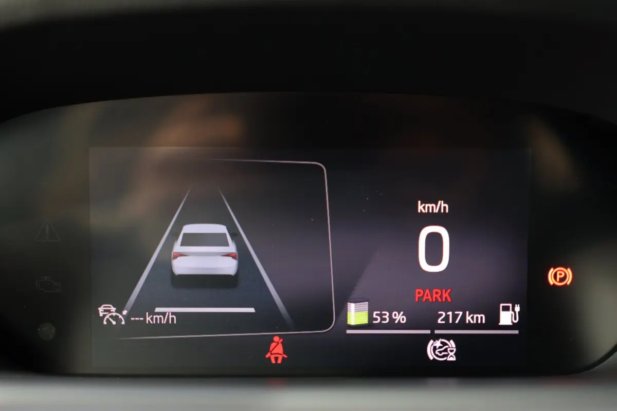80 Sportline | panoramadak | adap. cruise | keyless entry | rijstrooksensor | apple carplay | camera | 1e eig | BTW