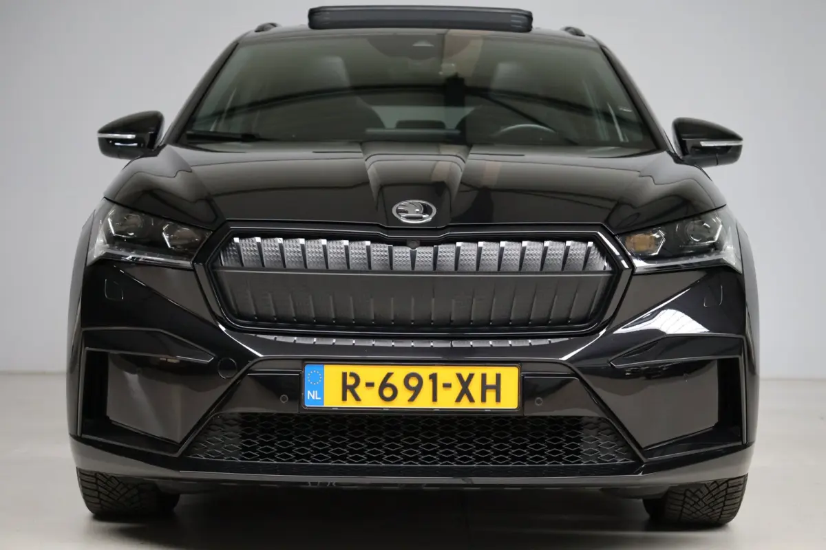 80 Sportline | panoramadak | adap. cruise | keyless entry | rijstrooksensor | apple carplay | camera | 1e eig | BTW