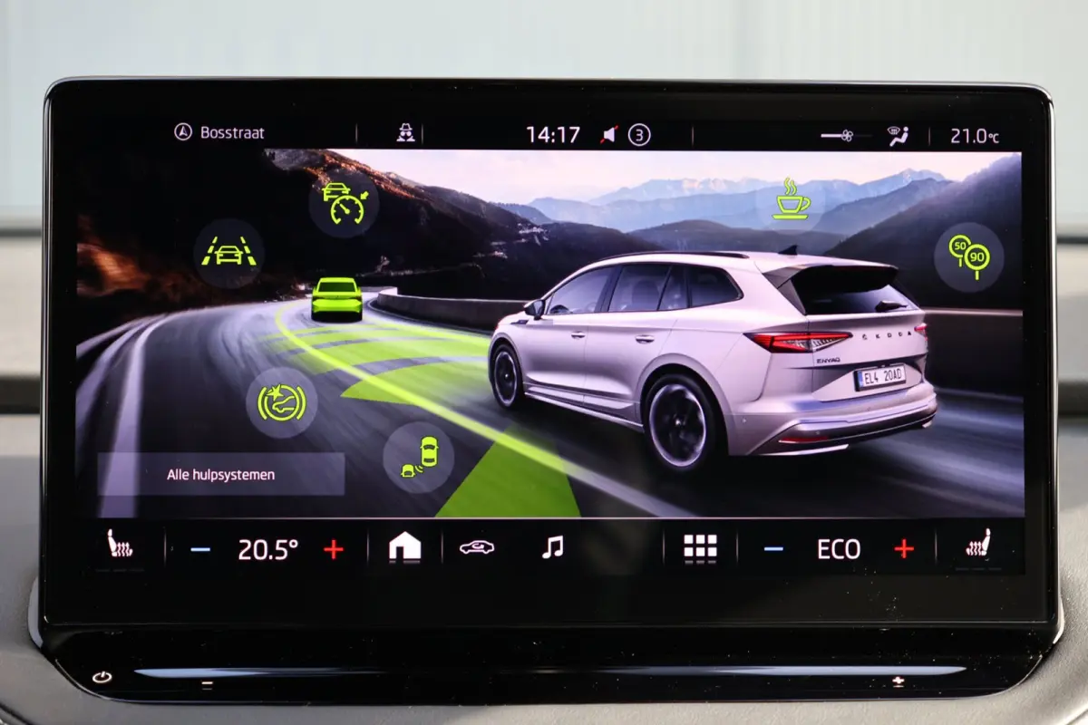 80 Sportline | panoramadak | adap. cruise | keyless entry | rijstrooksensor | apple carplay | camera | 1e eig | BTW