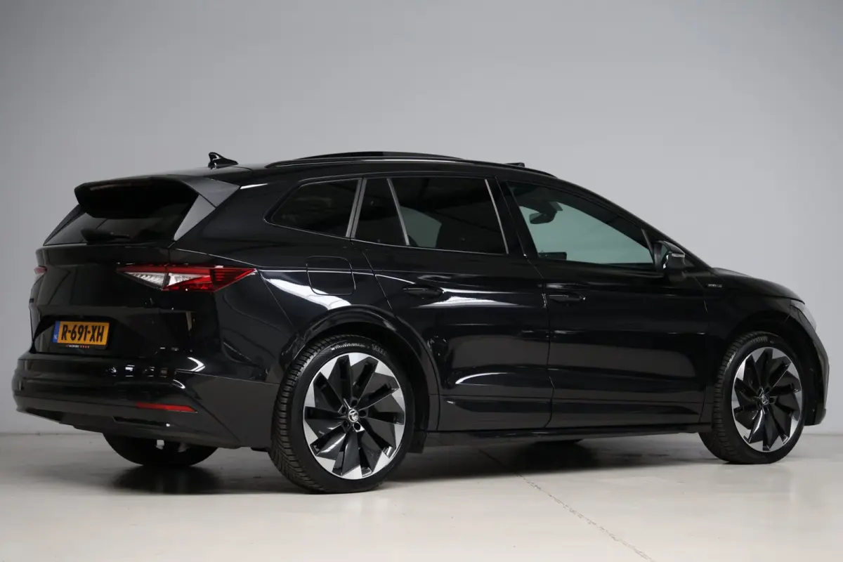80 Sportline | panoramadak | adap. cruise | keyless entry | rijstrooksensor | apple carplay | camera | 1e eig | BTW
