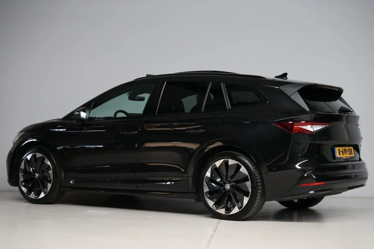 80 Sportline | panoramadak | adap. cruise | keyless entry | rijstrooksensor | apple carplay | camera | 1e eig | BTW