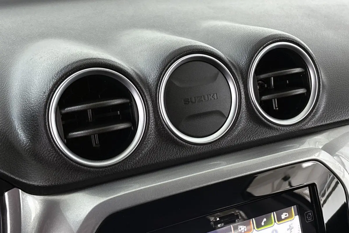 1.6 Exclusive Navi Camera Apple CarPlay Clima