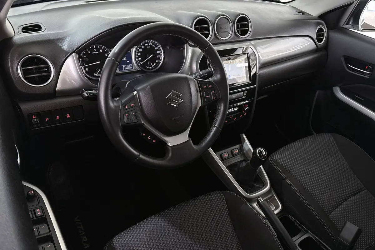 1.6 Exclusive Navi Camera Apple CarPlay Clima