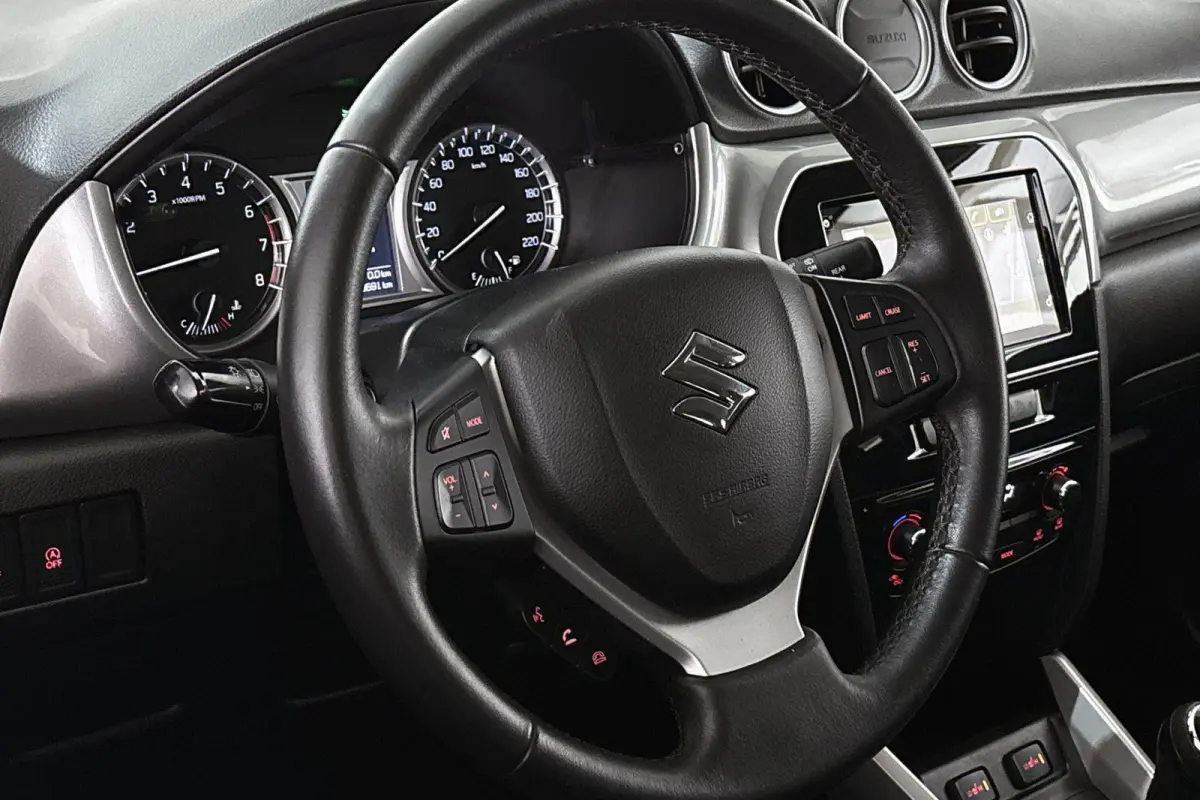 1.6 Exclusive Navi Camera Apple CarPlay Clima