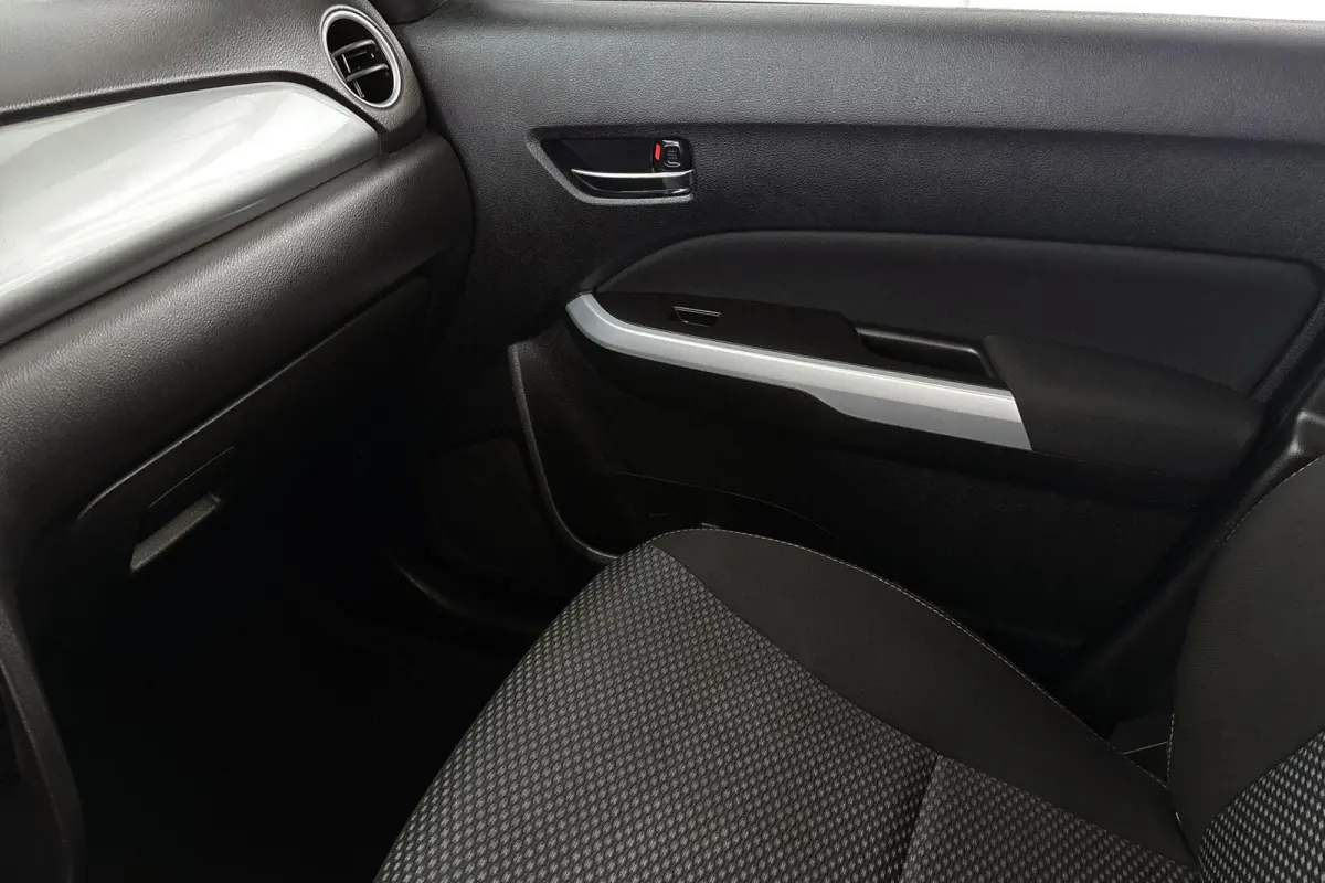 1.6 Exclusive Navi Camera Apple CarPlay Clima