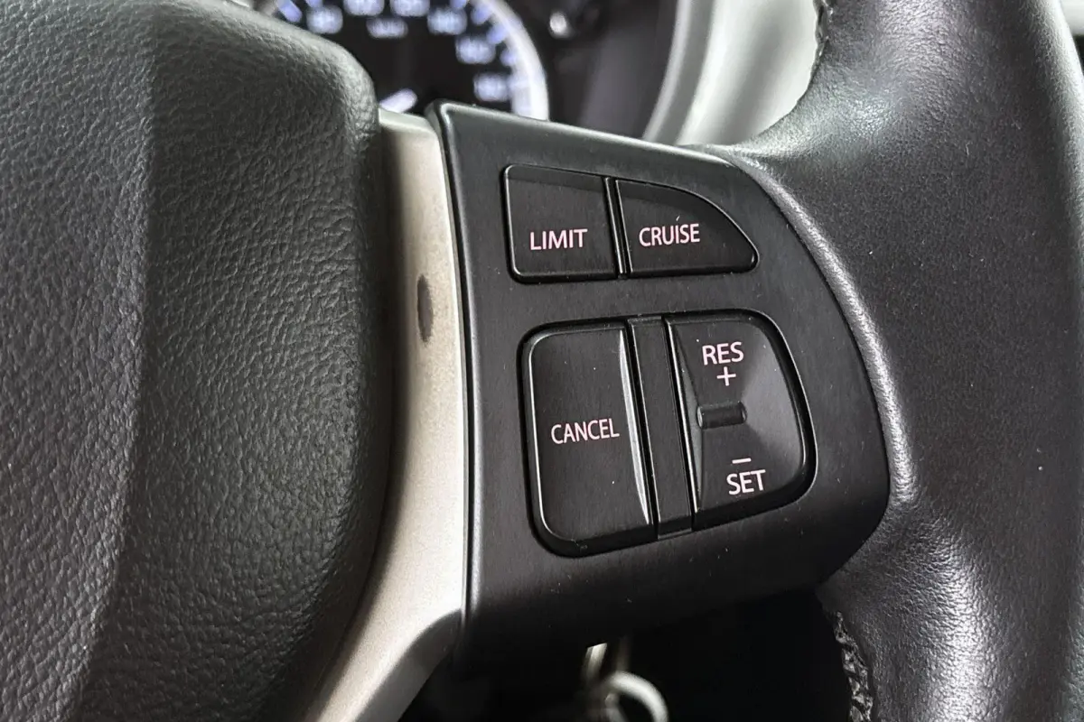 1.6 Exclusive Navi Camera Apple CarPlay Clima