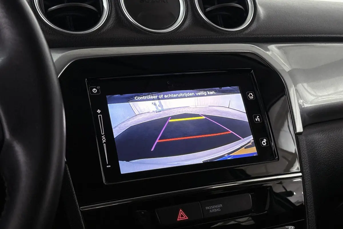 1.6 Exclusive Navi Camera Apple CarPlay Clima