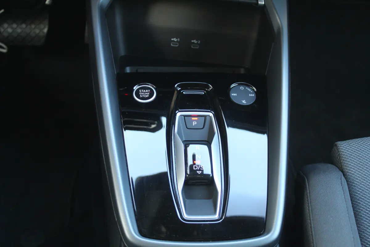 35 TFSI S edition l S-Line l Stoelverwarming l Adaptieve Cruise Control l PDC l Lane Assist l Clima l Navi l  DAB