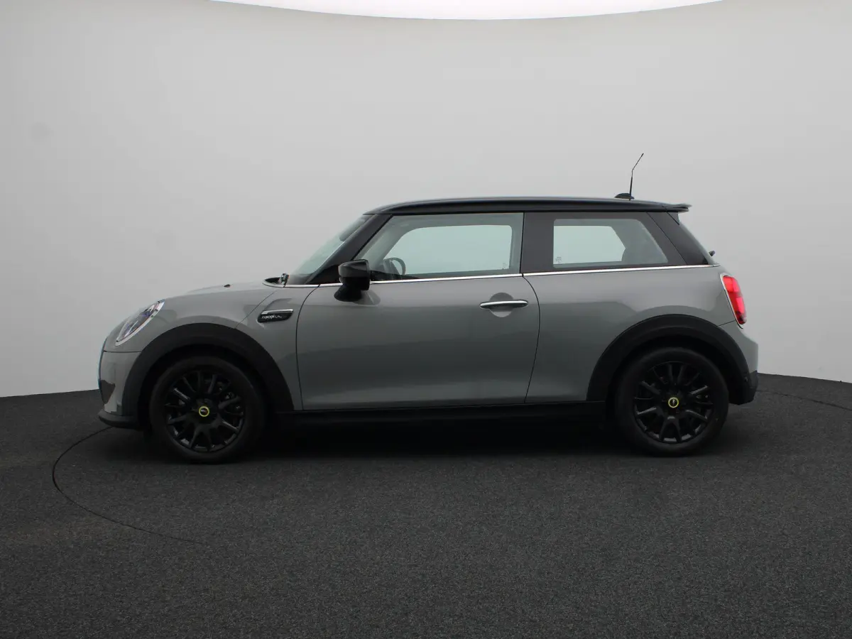 MINI Yours Camden Edition + PDC Achter + 16''