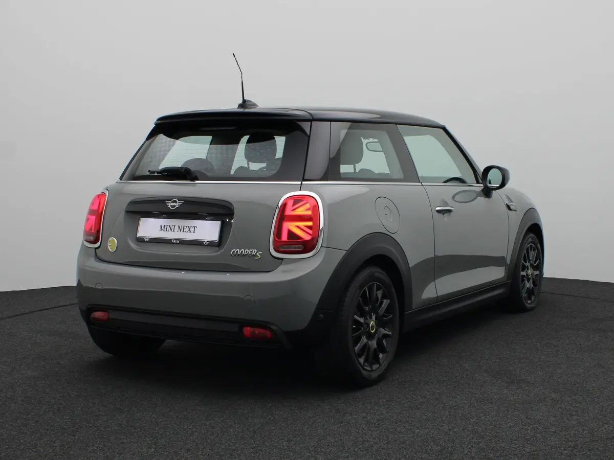 MINI Yours Camden Edition + PDC Achter + 16''