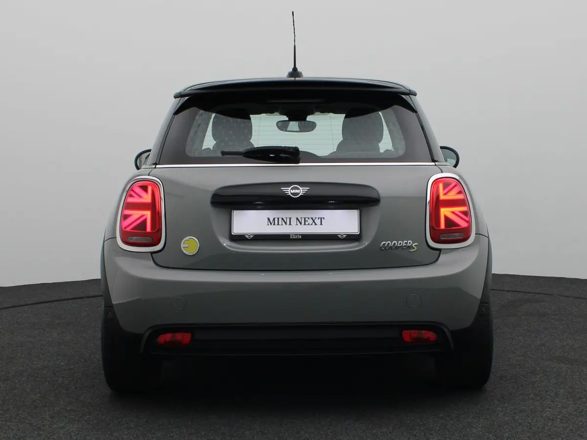 MINI Yours Camden Edition + PDC Achter + 16''