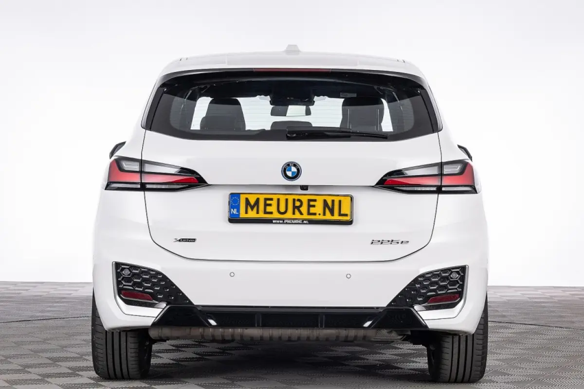 225 xDrive M Sport | Keyless | Half LEDER | CAMERA | PHEV !