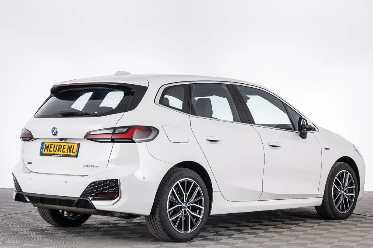 225 xDrive M Sport | Keyless | Half LEDER | CAMERA | PHEV !