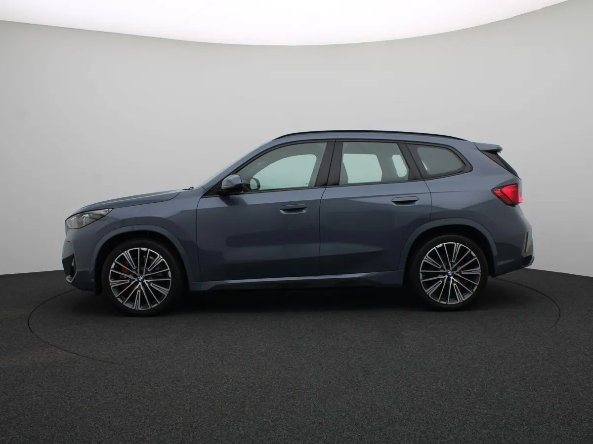 eDrive20 M Sport Edition | M Sportpakket Pro| Premium Pack | Panoramadak | Parking Assistant | 20''