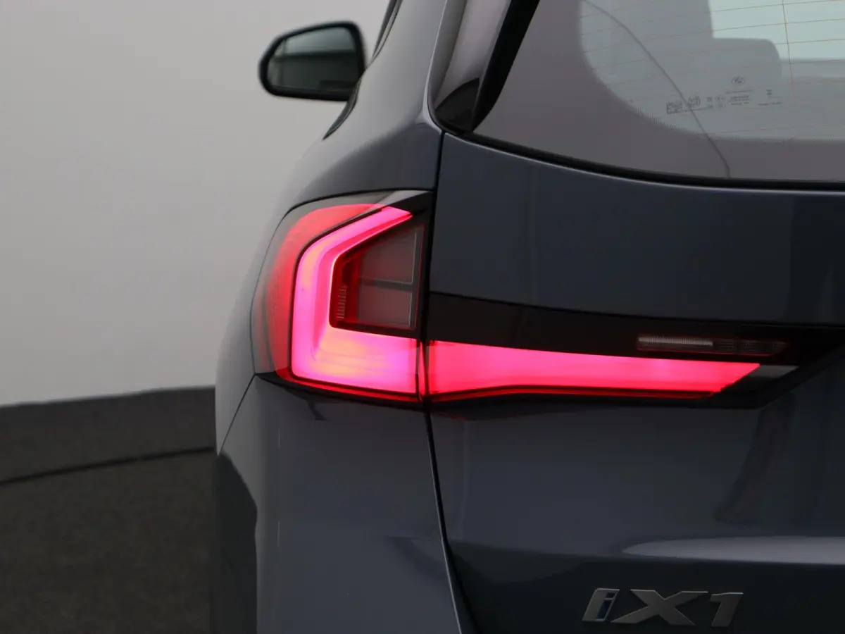 eDrive20 M Sport Edition | M Sportpakket Pro| Premium Pack | Panoramadak | Parking Assistant | 20''