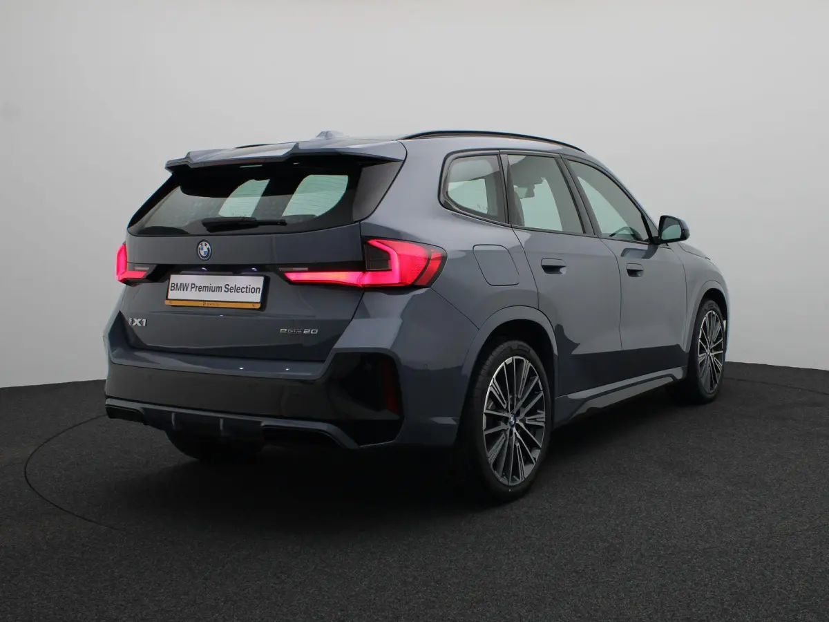 eDrive20 M Sport Edition | M Sportpakket Pro| Premium Pack | Panoramadak | Parking Assistant | 20''