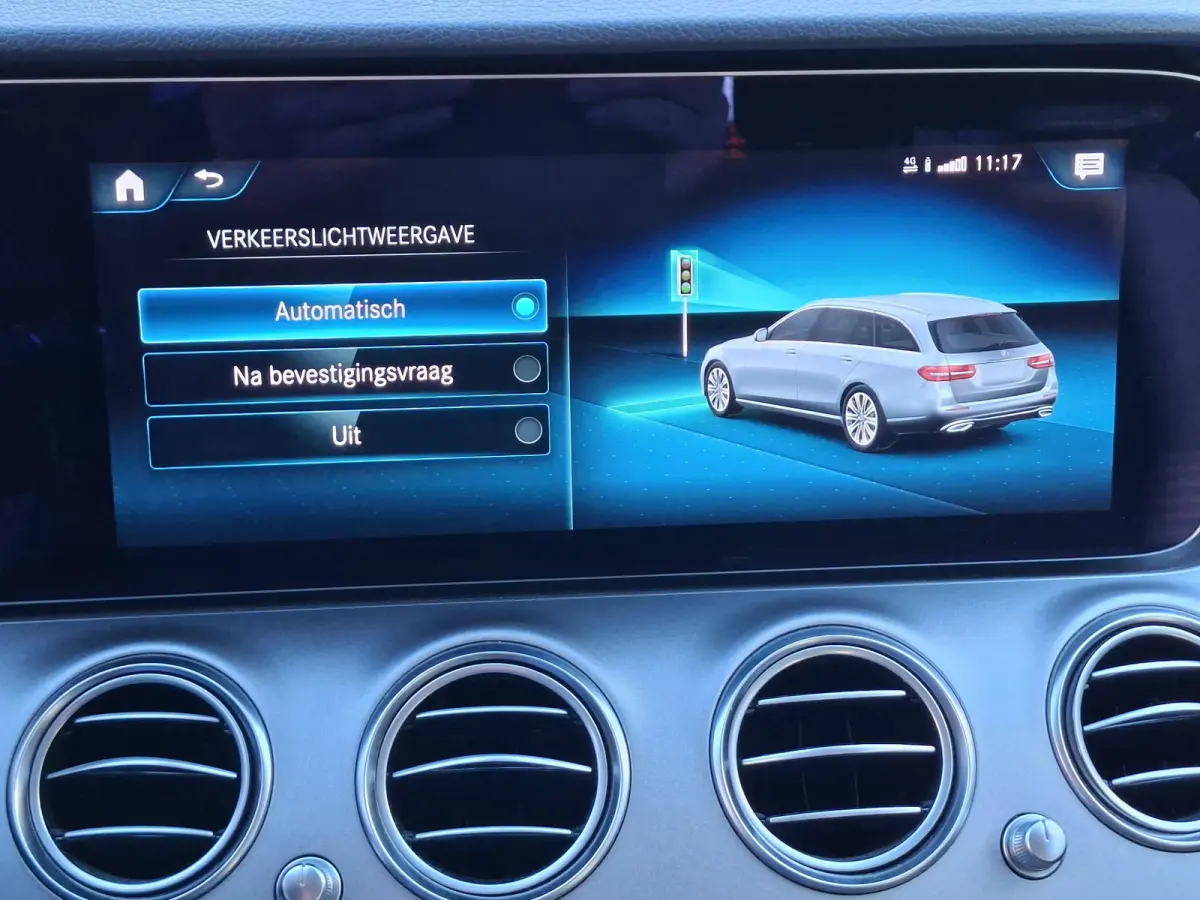 E 300e PHEV/SOH 94.3%/Burmester/Luchtvering/ParkAssist/Dodehoekdetectie/360Camera/Keyless/Trekhaak Wegklapbaar