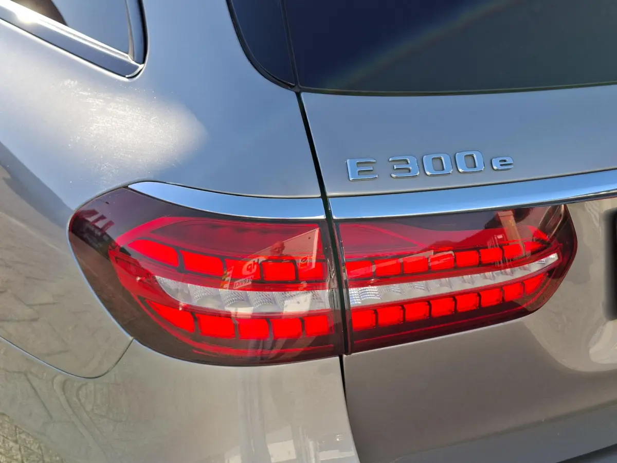 E 300e PHEV/SOH 94.3%/Burmester/Luchtvering/ParkAssist/Dodehoekdetectie/360Camera/Keyless/Trekhaak Wegklapbaar