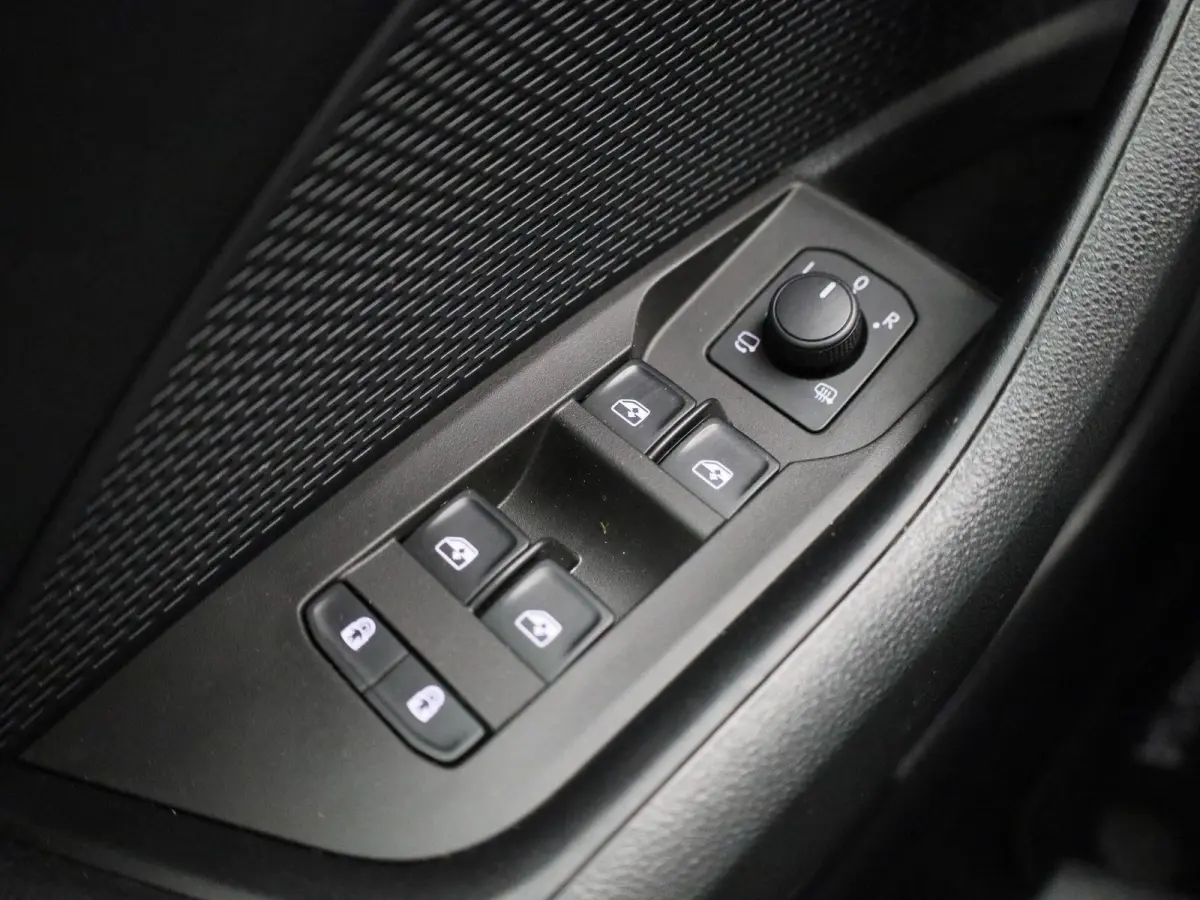 1.5 e-TSI Business Edition Plus | Trekhaak | Achteruitrijcamera | Head-up display | Elektrische stoelen | Carplay |