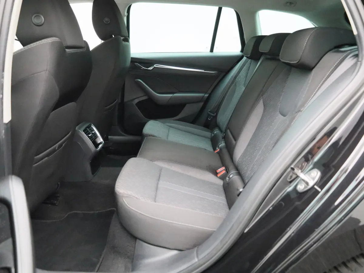 1.5 e-TSI Business Edition Plus | Trekhaak | Achteruitrijcamera | Head-up display | Elektrische stoelen | Carplay |