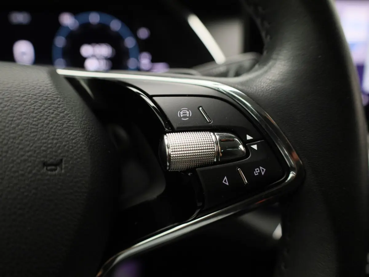 1.5 e-TSI Business Edition Plus | Trekhaak | Achteruitrijcamera | Head-up display | Elektrische stoelen | Carplay |
