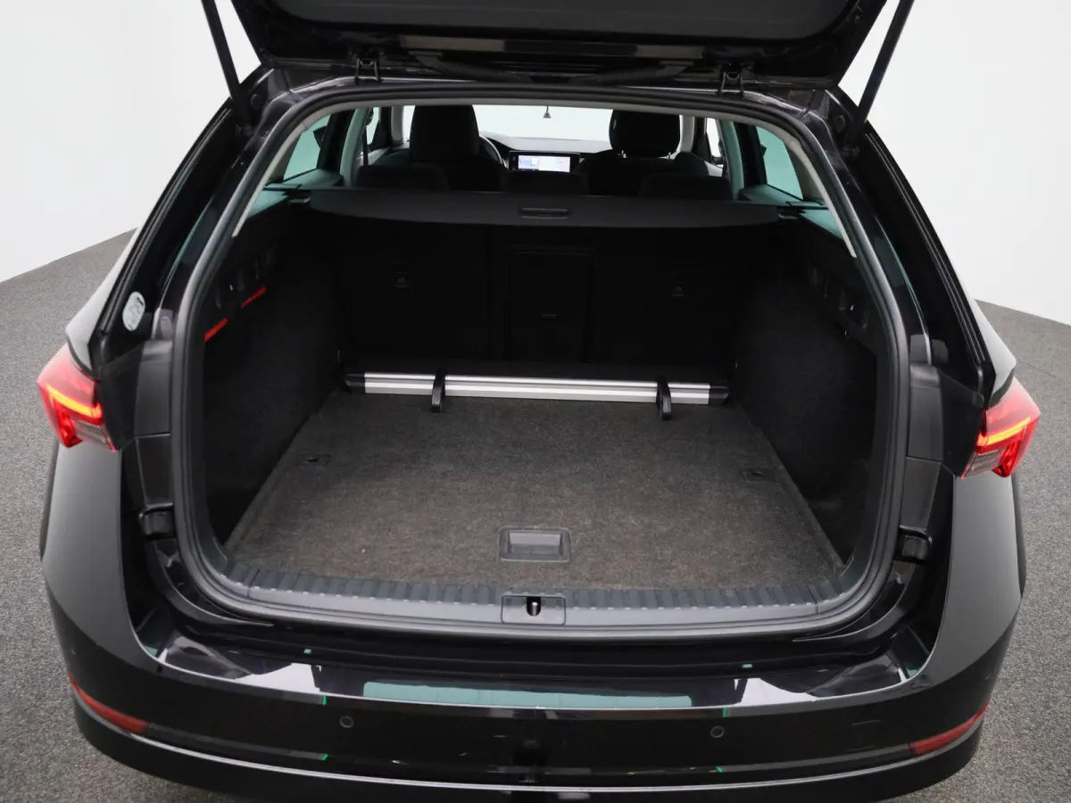1.5 e-TSI Business Edition Plus | Trekhaak | Achteruitrijcamera | Head-up display | Elektrische stoelen | Carplay |