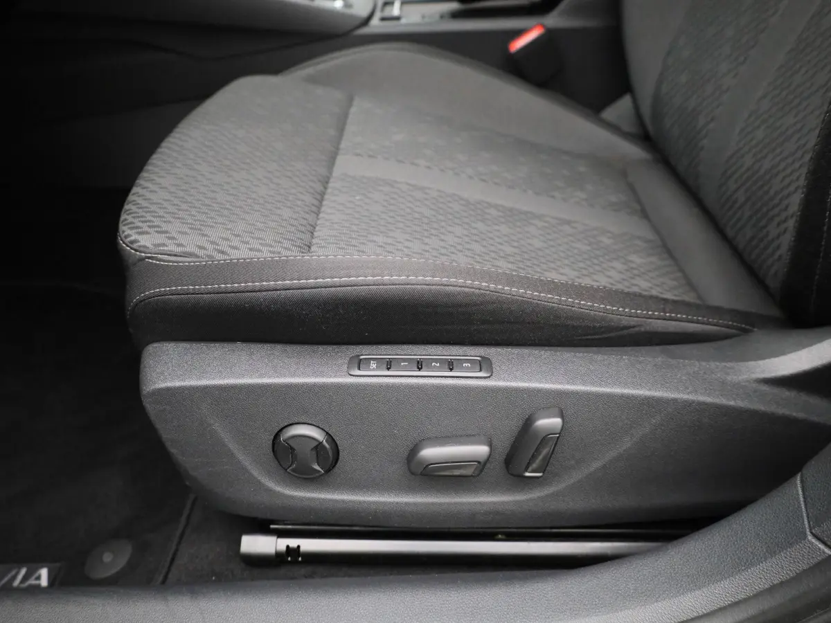 1.5 e-TSI Business Edition Plus | Trekhaak | Achteruitrijcamera | Head-up display | Elektrische stoelen | Carplay |