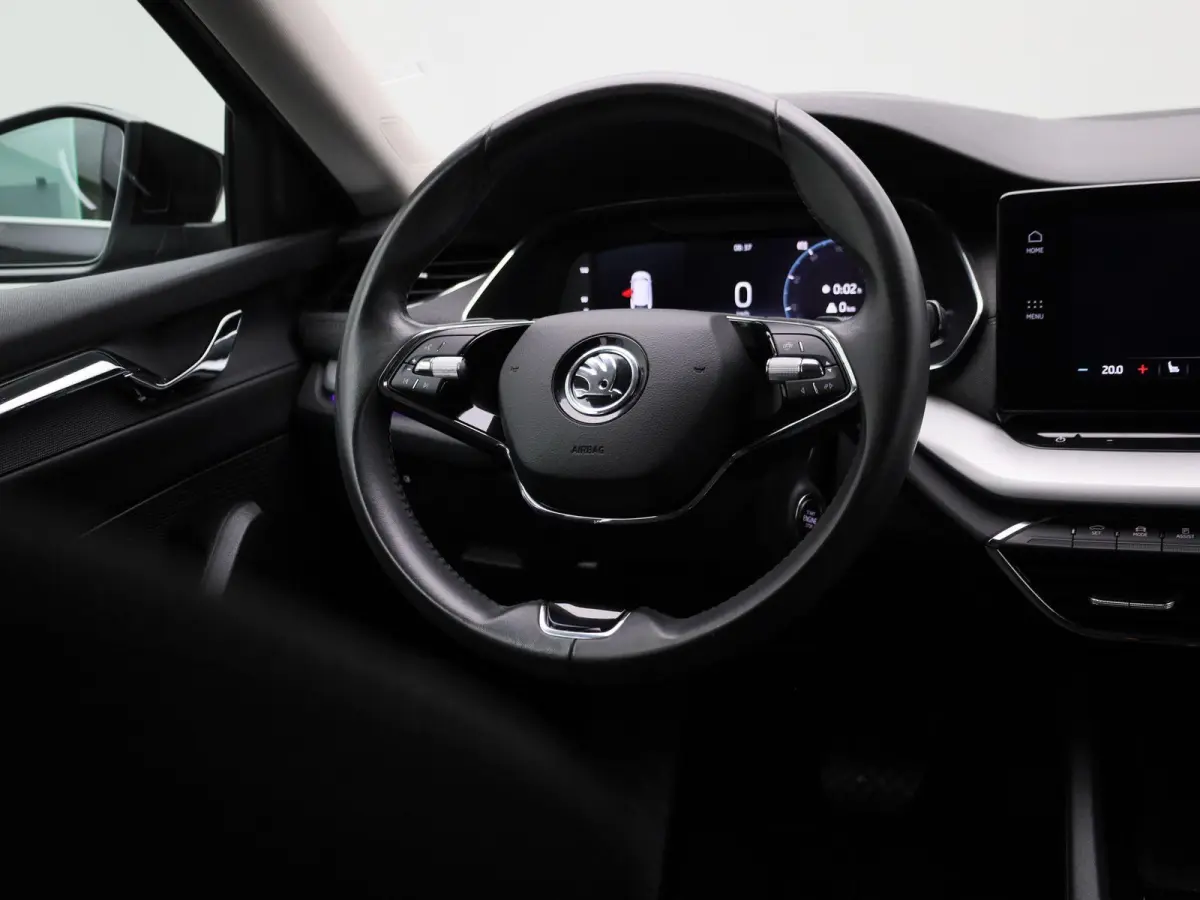 1.5 e-TSI Business Edition Plus | Trekhaak | Achteruitrijcamera | Head-up display | Elektrische stoelen | Carplay |